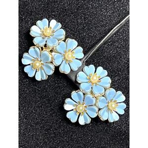 Vintage Earrings Blue Thermoset Lucite Flowers Vtg Costume Jewelry A24